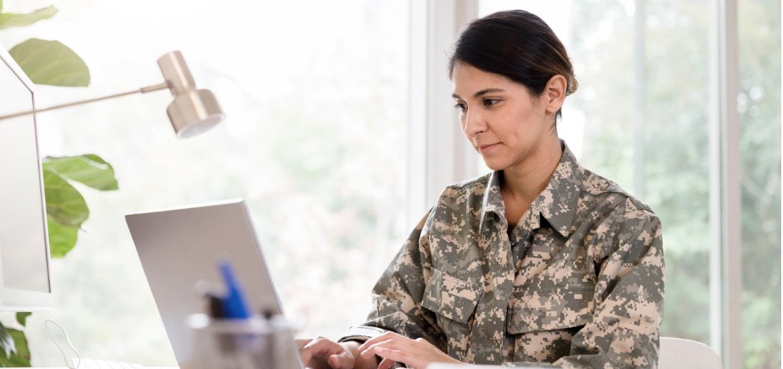 Female soldier works remote from home office ©iStockphoto.com/SDI Productions