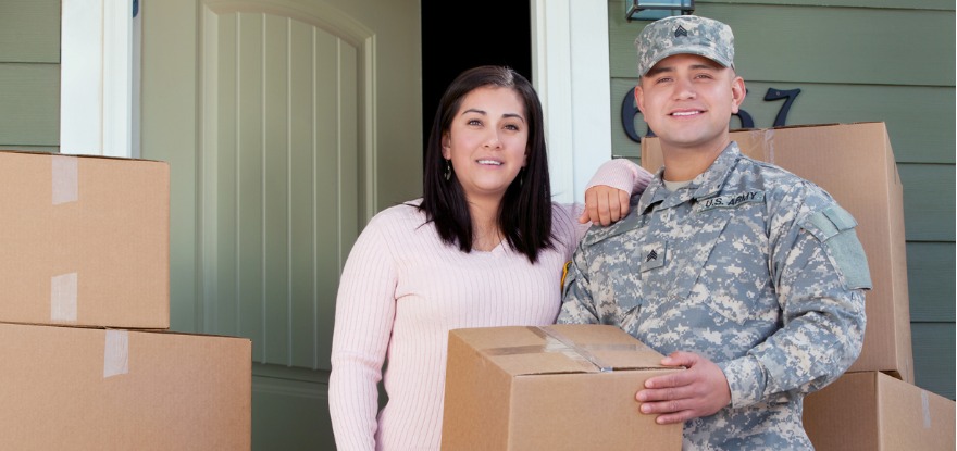 American soldier & Wife Moving into New Home ©iStockphoto.com/DanielBendjy